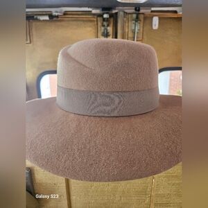 Elizabeth and James Brown Felt Hat